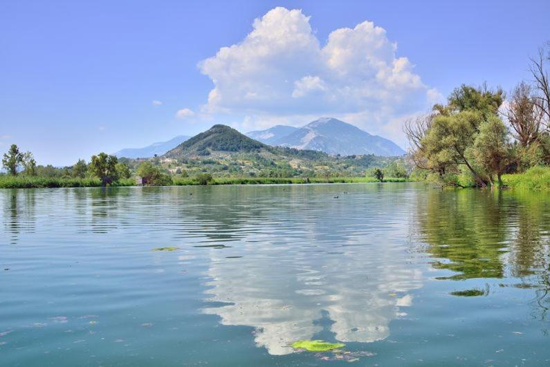 Casa Rosamari - Su Lago Di Posta Fibreno, Appartamento Con Camino Eksteriør bilde